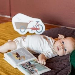 NOOX City Kids Zacht Babyboekje Haarlem - Fairly Made - In Mooie Geschenkverpakking - Duurzaam En Origineel Kraamcadeau -Goedkope muziekmobielen winkel 550x366 30