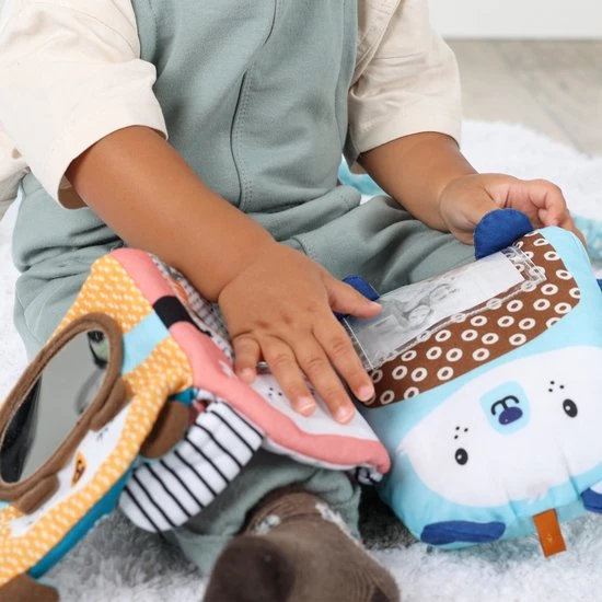 SES Tiny Talents - Family Hugs Fotoboekje - Baby Knisperboekje - Inclusief Spiegel En Fotovakjes 5 SES Tiny Talents - Family Hugs Fotoboekje - Baby Knisperboekje - Inclusief Spiegel En Fotovakjes - Afbeelding 3