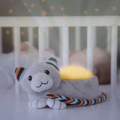 Zazu - Kiki De Kat - Luxe Plafonprojector Met Verschillende Soorten Muziek En Huilsensor - De Projector Bevat 3 Mooie Kleuren Om Een Prachtige Sterrenhemel Te Creeeren! -Goedkope muziekmobielen winkel 550x550 391