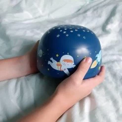 Projector Lamp / Sterrenprojector: Ruimte | A Little Lovely Company -Goedkope muziekmobielen winkel 550x577 38