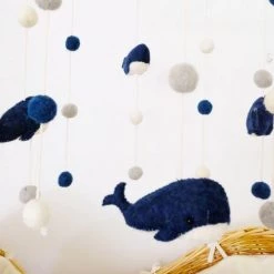 Fiona Walker Fiona-Walker-Mobiel-Walvissen-Babykamer-Kinderkamer -Goedkope muziekmobielen winkel 550x700 1