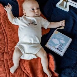 NOOX City Kids Zacht Babyboekje Friesland - Fairly Made - In Mooie Geschenkverpakking - Duurzaam En Origineel Kraamcadeau -Goedkope muziekmobielen winkel 550x825 50