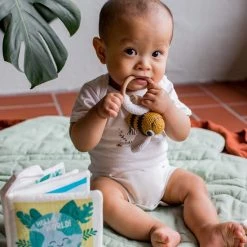 NOOX City Kids Zacht Babyboekje - Hello World Hello World -Goedkope muziekmobielen winkel 550x825 57